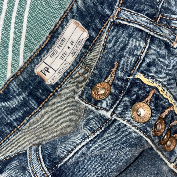 Free People Button Fly Cut Off Jean Shorts 🌵24 - Picture 3 of 6